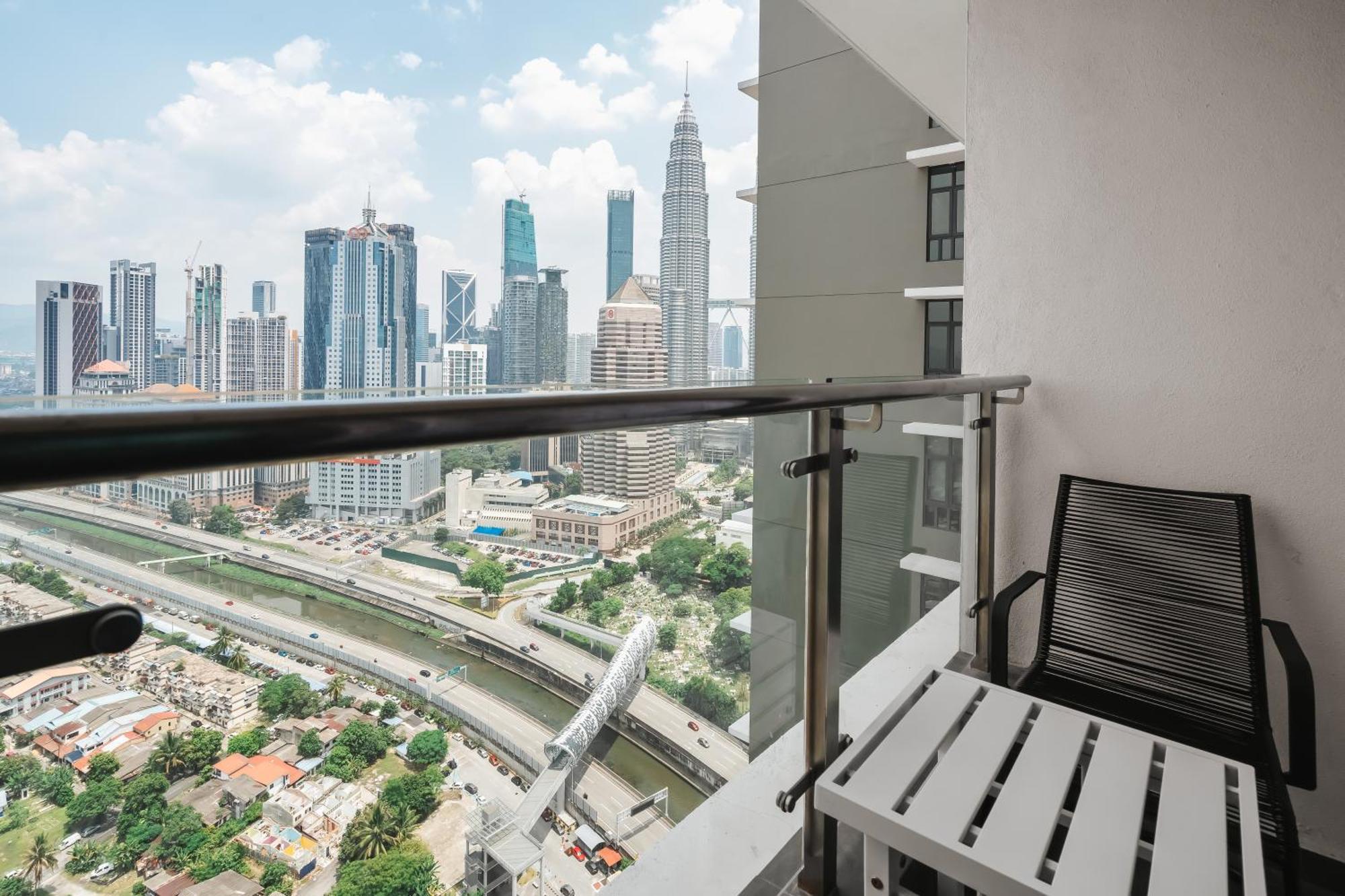 Klcc View Condo Stay Kuala Lumpur Exterior photo